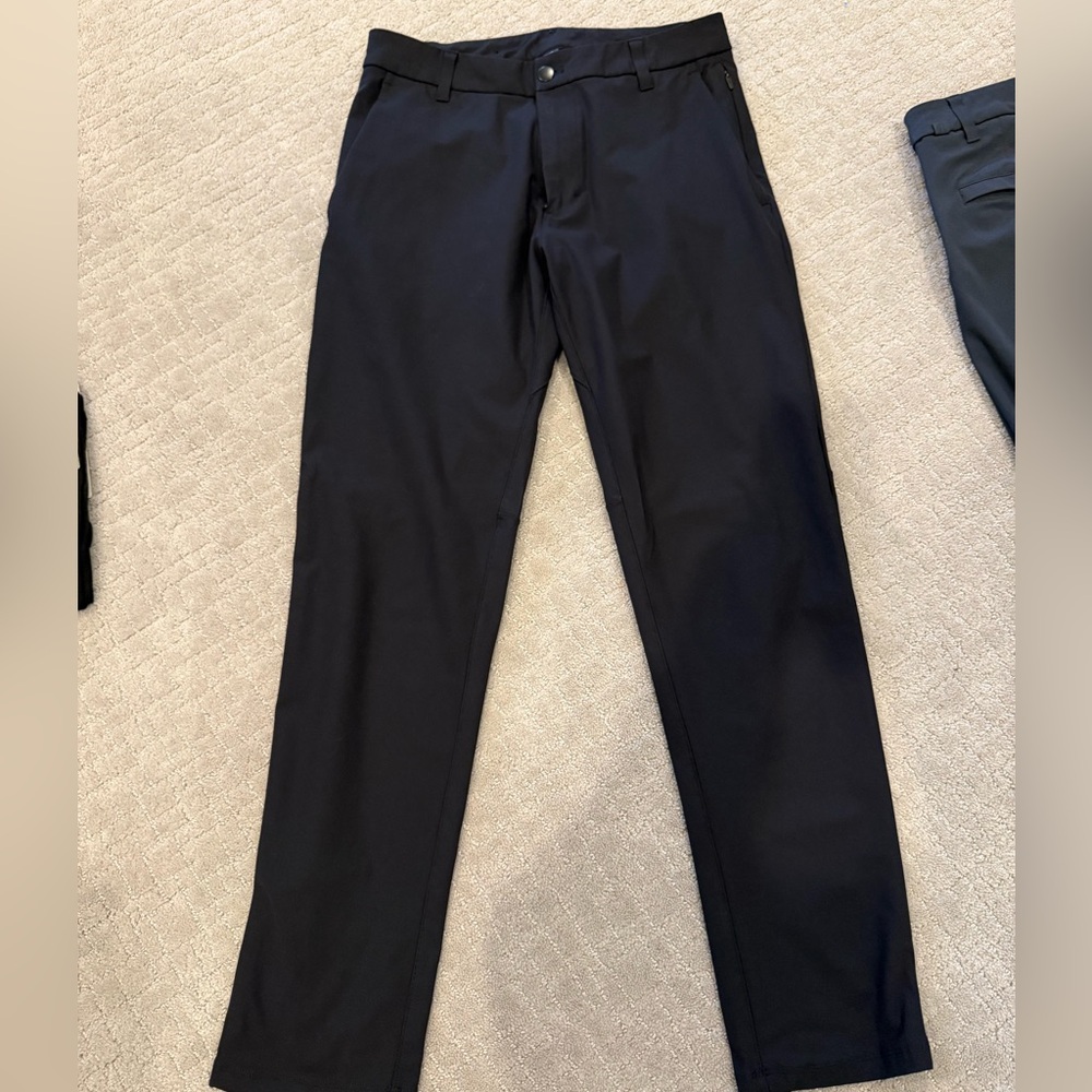 Mens Lululemon Commission Trouser
Size 30 
length 31
black
